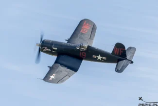 PL: Vought F4U-5NL Corsair w locie podczas pokazu w Mladá Boleslav. | EN: Vought F4U-5NL Corsair aircraft in flight during the airshow in Mladá Boleslav.