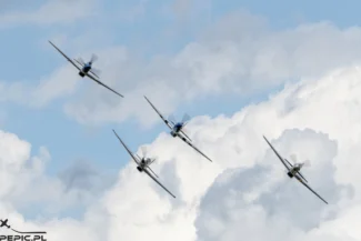 PL: P-51 Mustrang w locie podczas pokazu w Mladá Boleslav. | EN: P-51 Mustrang fighter aircraft in flight during the airshow in Mladá Boleslav.