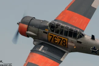 PL: North American AT-6C Texan w locie podczas pokazu w Mladá Boleslav. | EN: North American AT-6C Texan aircraft in flight during the airshow in Mladá Boleslav.