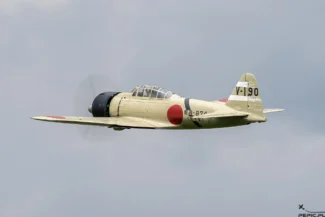 Model Zero podczas pokazów w locie na zlocie Warbirds Bobrowniki 2026